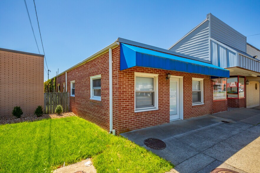 152 N Main St, Hillsville, VA 24343