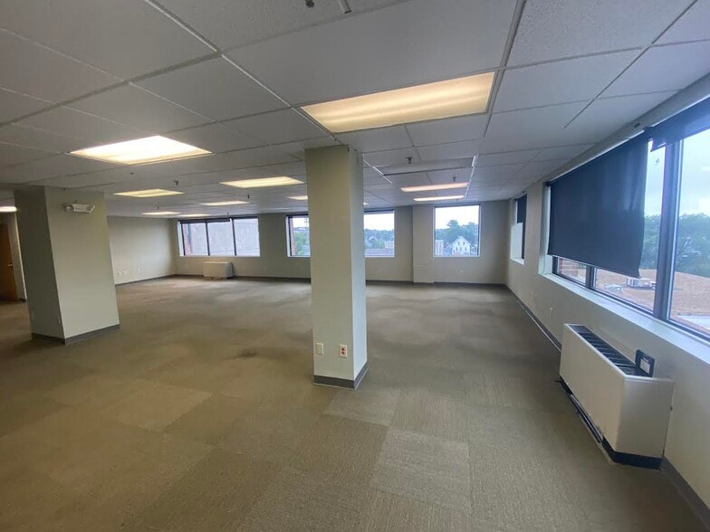 228 Maple St, Manchester, NH for lease - Building Photo - Image 3 of 23