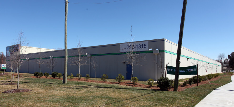 3939 W Market St, Greensboro, NC for lease - Building Photo - Image 3 of 3