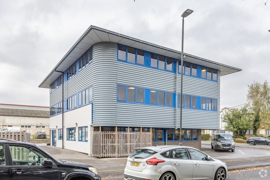 1 Wilkinson Rd, Cirencester for lease - Building Photo - Image 3 of 3