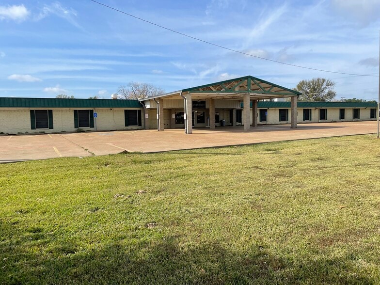 1150 E Loop 304, Crockett, TX for sale - Building Photo - Image 1 of 1