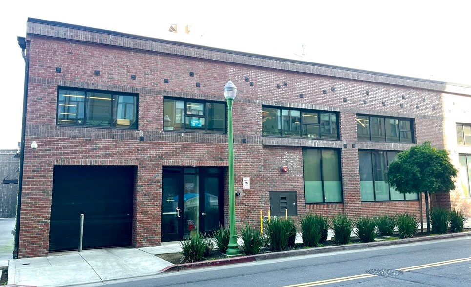 400 23rd St, Oakland, CA for lease - Primary Photo - Image 1 of 2