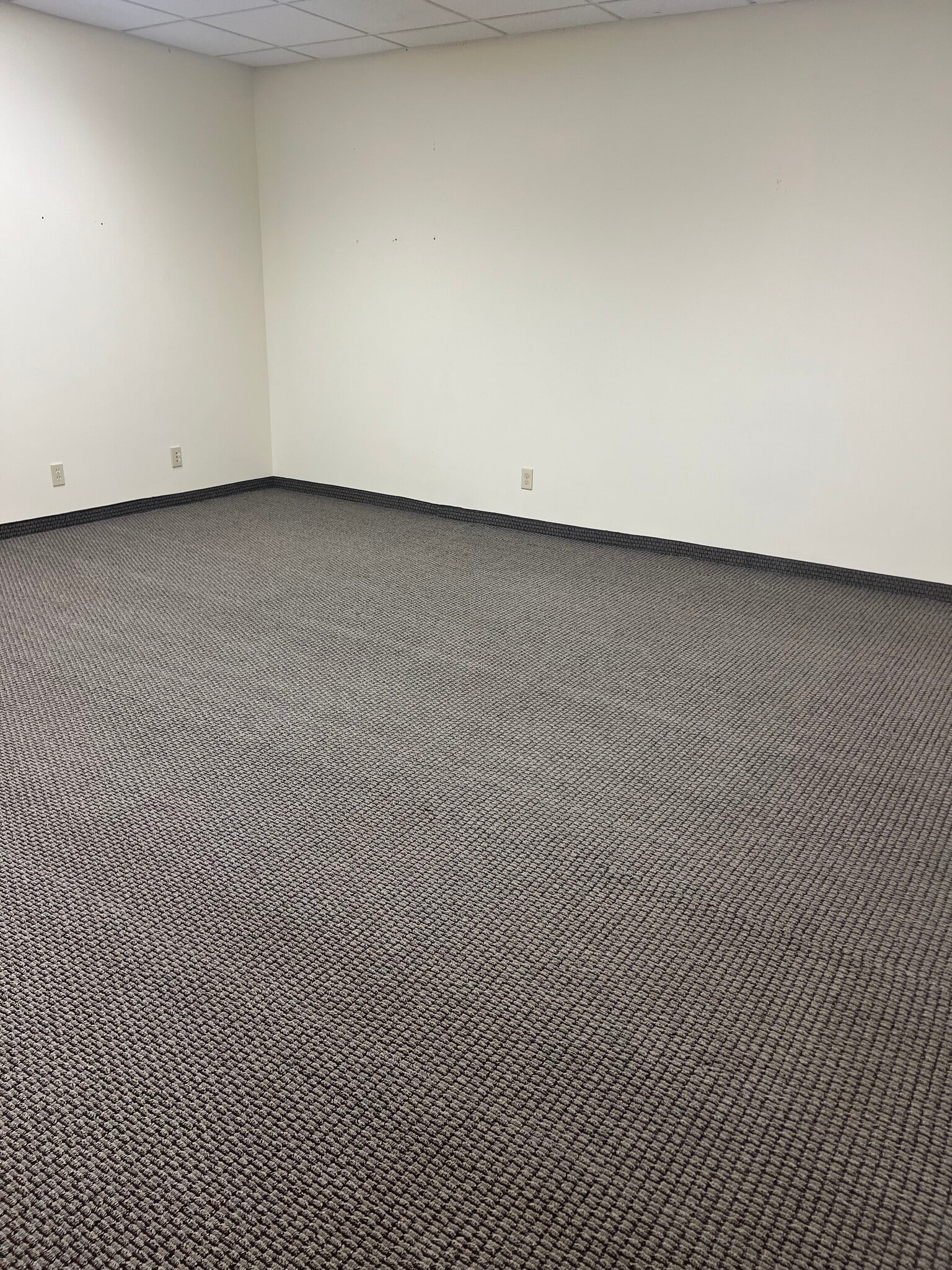 2040 Douglas Dr N, Golden Valley, MN for lease Interior Photo- Image 1 of 6