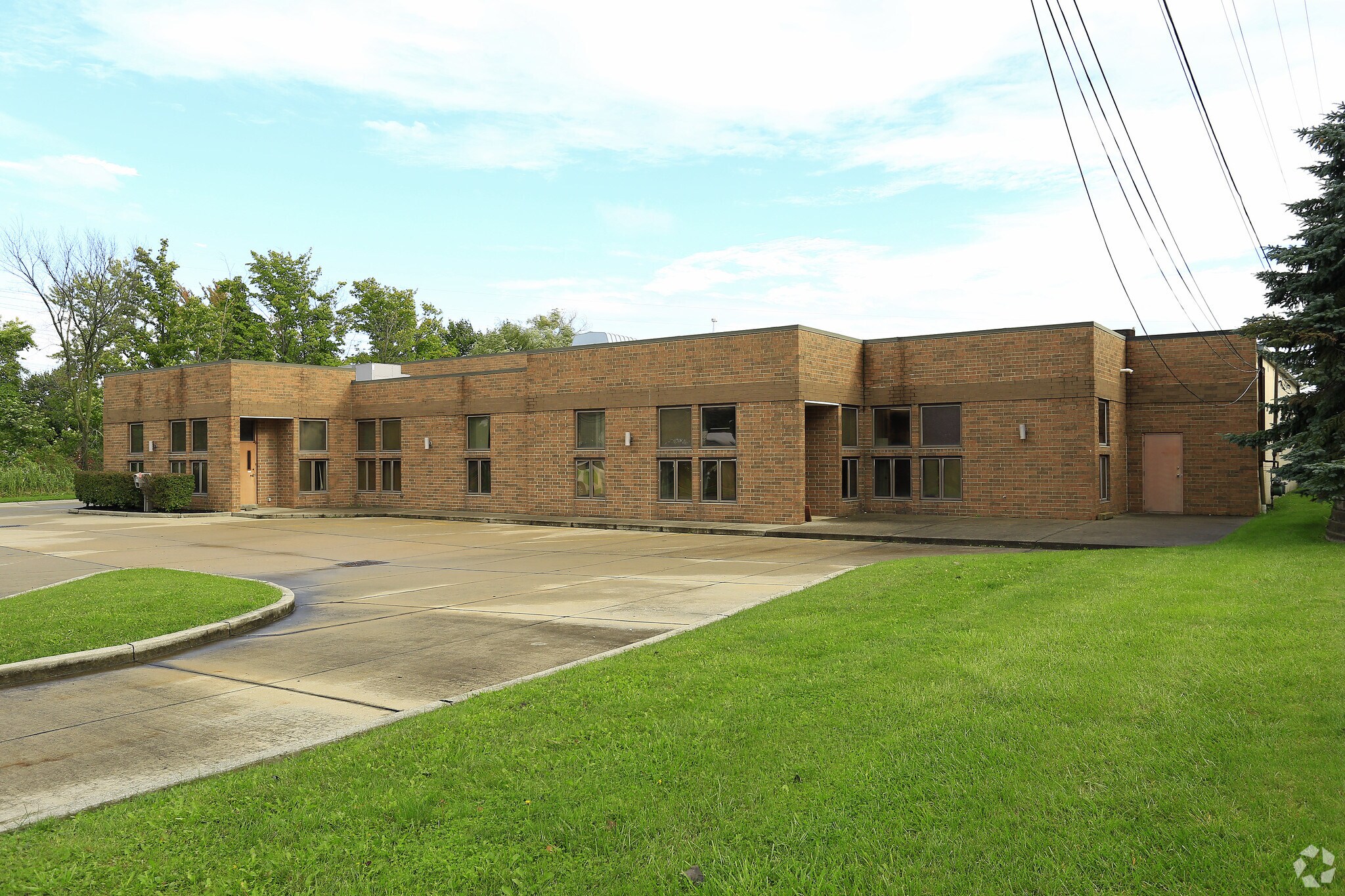 25057 Broadway Ave, Oakwood Village, OH 44146