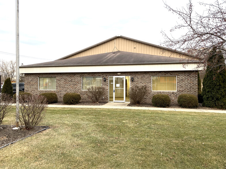 3042-3044 Oregon St, Oshkosh, WI for sale - Building Photo - Image 1 of 1