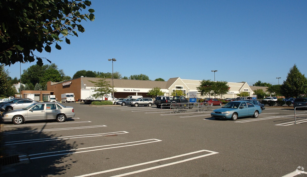747 Pine St, Bristol, CT for lease - Building Photo - Image 1 of 7