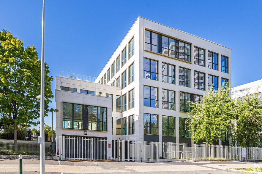 Office in Nanterre for lease - Building Photo - Image 3 of 4