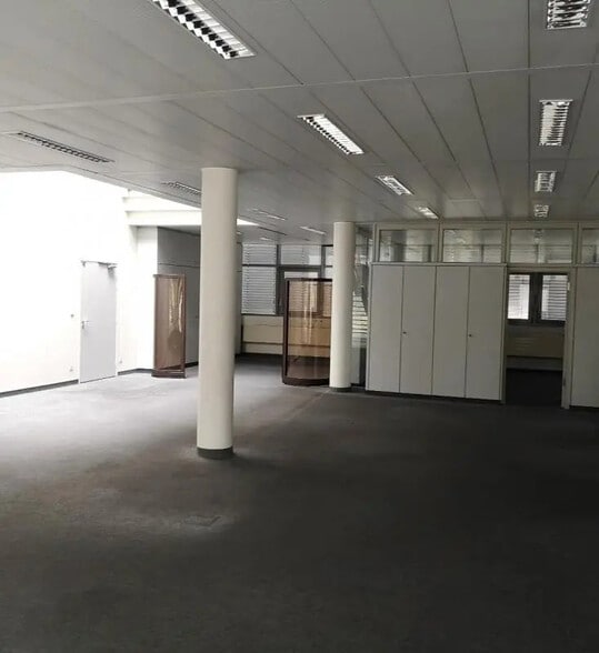 Industrial in Reims for lease - Building Photo - Image 2 of 12