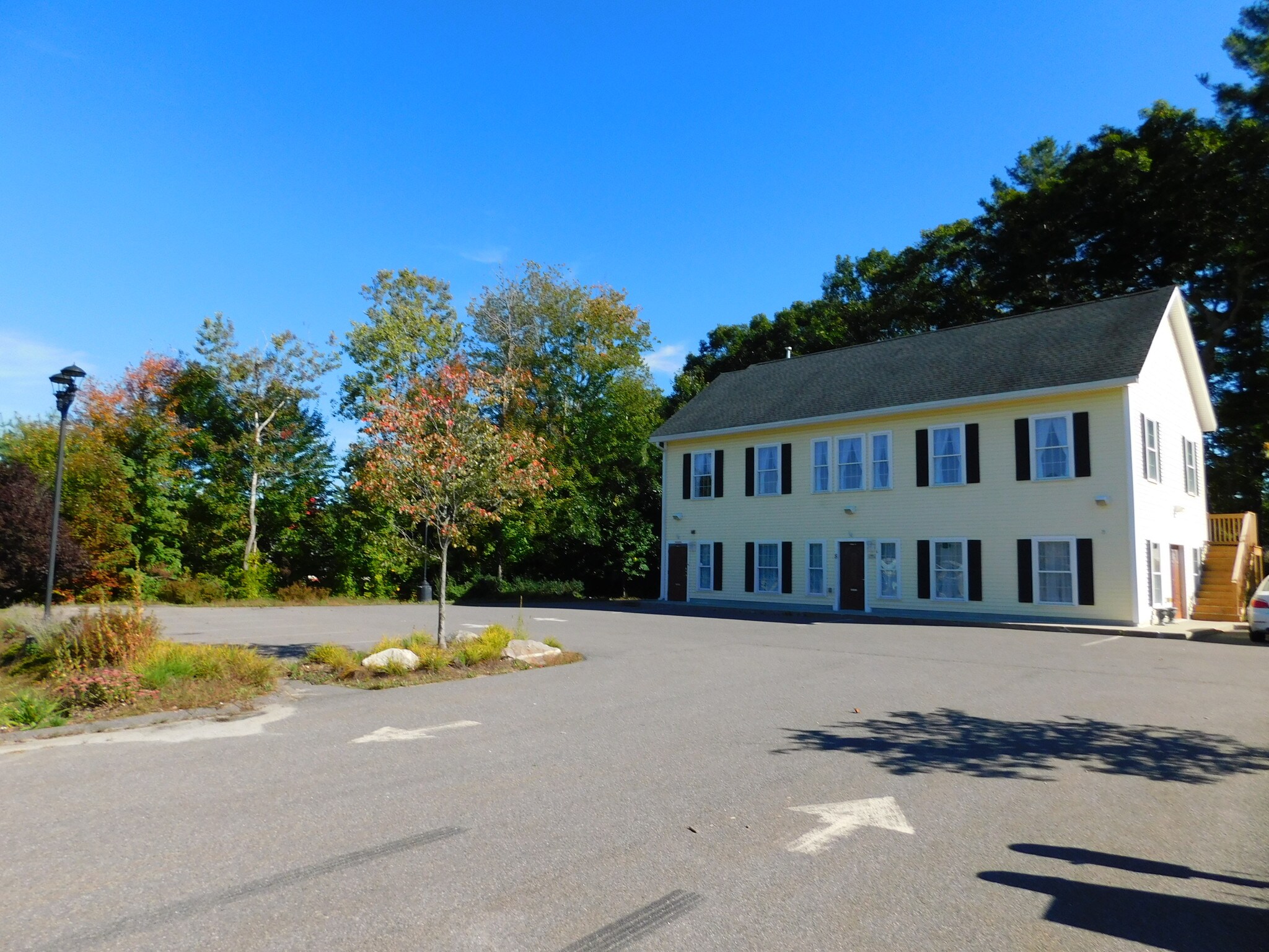 8 Mohawk Dr, Londonderry, NH for sale Building Photo- Image 1 of 1