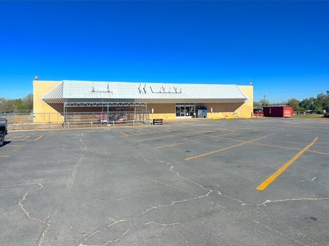 1205 Oak St, Jourdanton, TX for sale Building Photo- Image 1 of 31