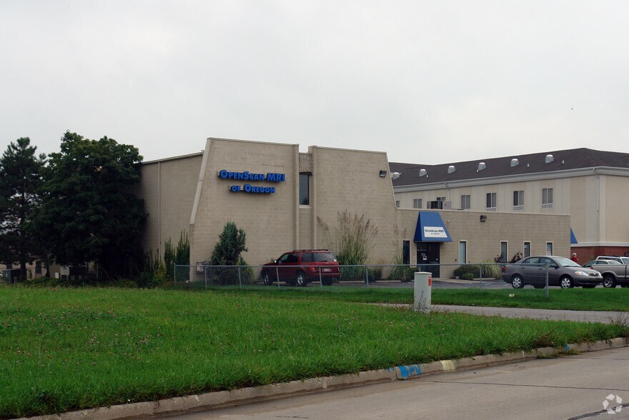 3113 Dustin Rd, Oregon, OH 43616