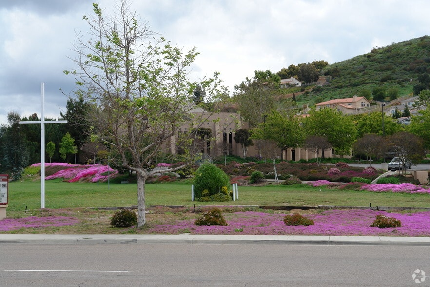 1800 N Broadway, Escondido, CA for lease - Building Photo - Image 1 of 1