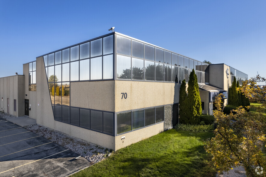 70 Valleywood Dr, Markham, ON for lease - Primary Photo - Image 1 of 6