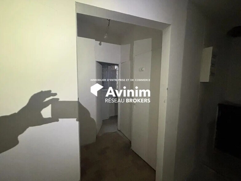 Retail in Paris for lease - Interior Photo - Image 3 of 5