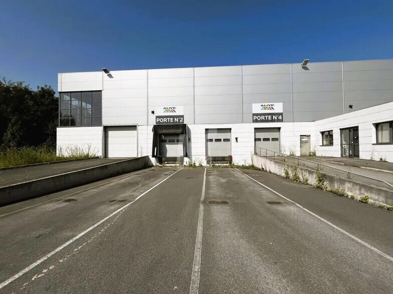 Office in Moissy-Cramayel for lease - Building Photo - Image 2 of 10