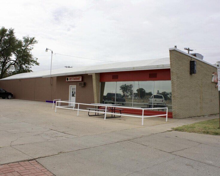 530 E Long St, Dighton, KS for sale - Primary Photo - Image 1 of 1