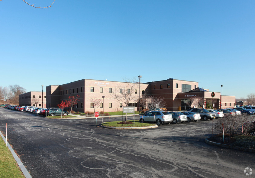 4939 Brittonfield Pky, East Syracuse, NY for lease - Primary Photo - Image 1 of 5