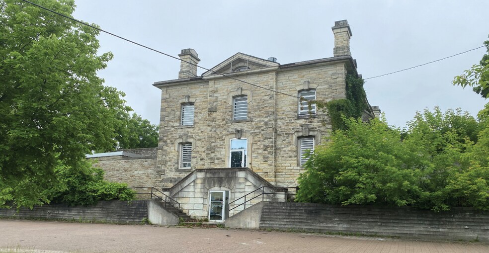 62 Beckwith Rue E, Perth, ON for sale - Primary Photo - Image 1 of 14