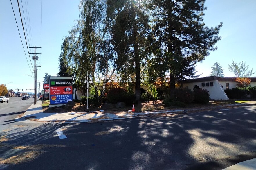 1627 NE 3rd St, Bend, OR for sale - Building Photo - Image 2 of 7