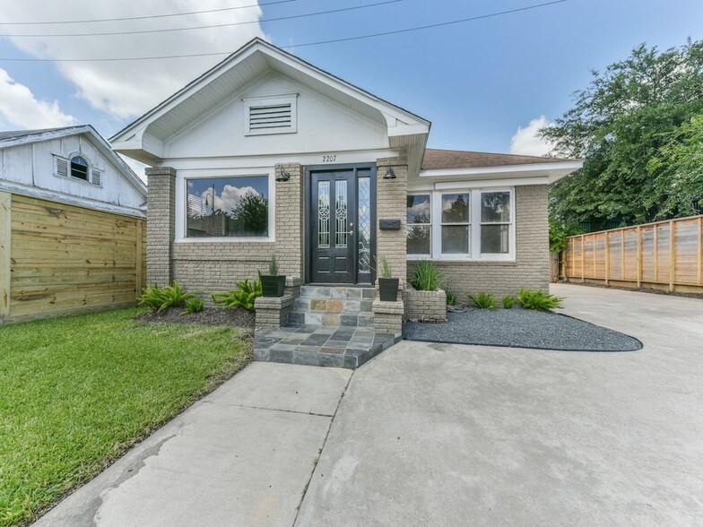 2207 Blodgett St, Houston, TX 77004