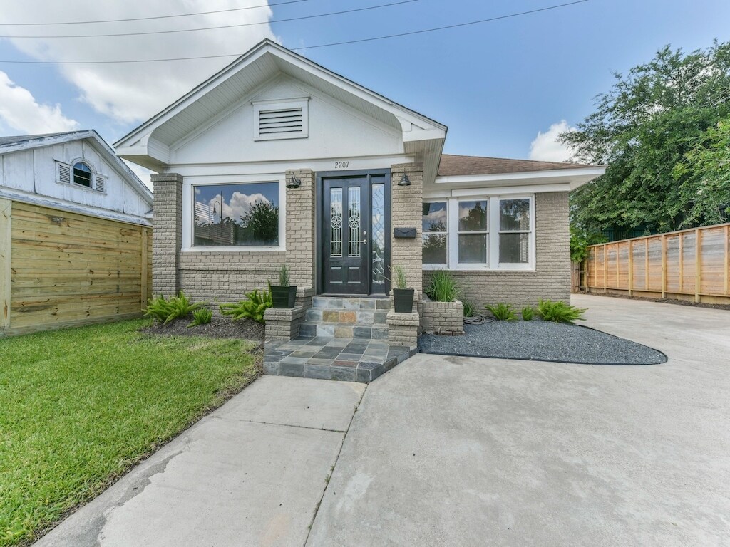 2207 Blodgett St, Houston, TX 77004