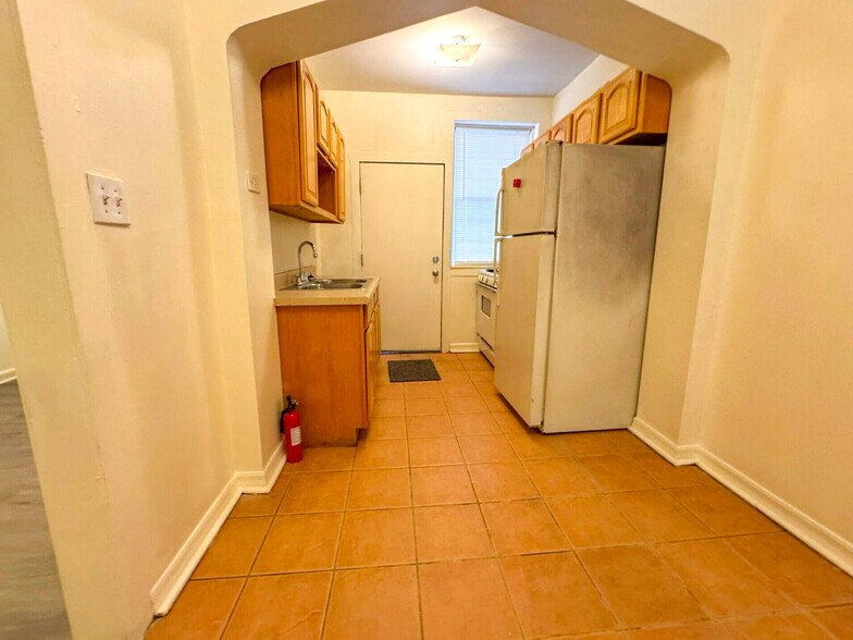 8213 S Cottage Grove Ave, Chicago, IL for sale - Building Photo - Image 3 of 5