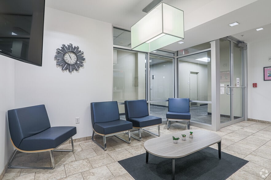 1251 N Eddy St, South Bend, IN for lease - Lobby - Image 2 of 11