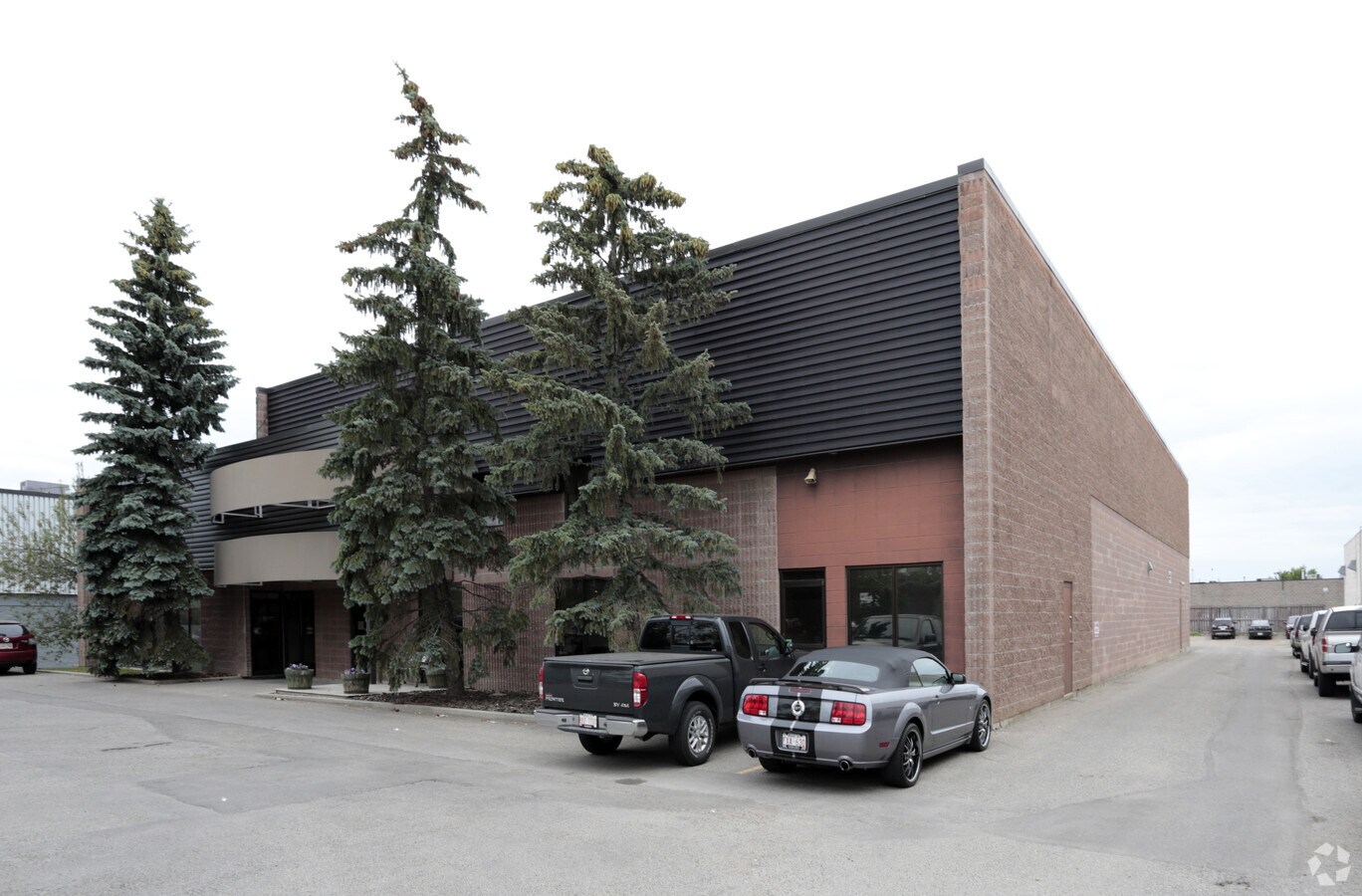 3536 27th St NE, Calgary, AB T1Y 5E2