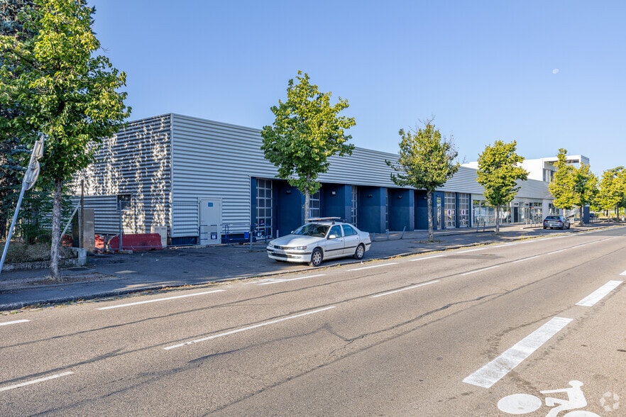 Flex in Vénissieux for lease - Building Photo - Image 2 of 2