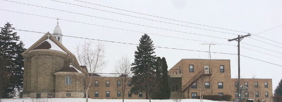 110 Notre Dame St, Mount Calvary, WI for sale - Primary Photo - Image 1 of 1