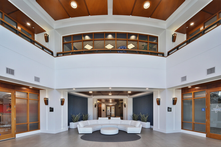 26650 The Old Rd, Valencia, CA for lease - Lobby - Image 3 of 14