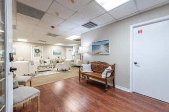 1414 S Friendswood Dr, Friendswood, TX for lease Interior Photo- Image 2 of 18