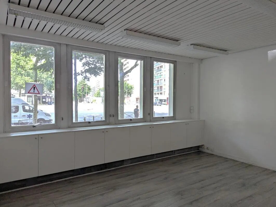 Office in Paris for lease Building Photo- Image 1 of 7
