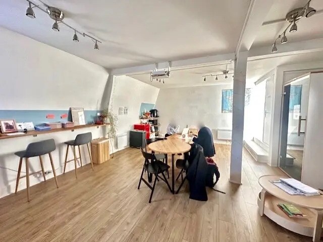 Office in Paris for lease - Interior Photo - Image 2 of 6