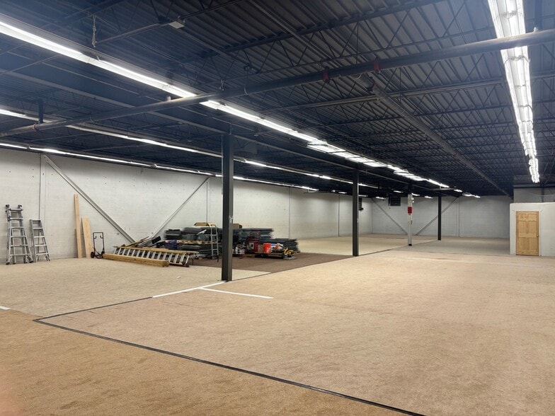 441 Bonner Rd, Wauconda, IL for lease - Building Photo - Image 2 of 6