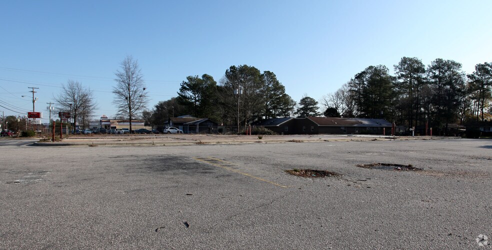 1057 Raleigh Rd, Rocky Mount, NC 27803