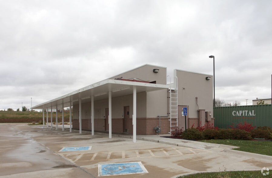 3345 W Kimberly Rd, Davenport, IA for sale - Building Photo - Image 2 of 4