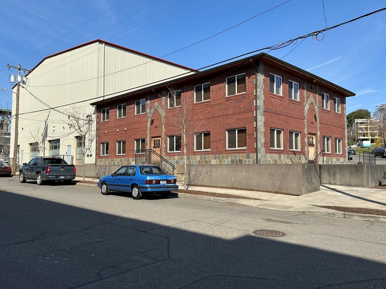 8613 N Crawford St, Portland, OR for lease - Building Photo - Image 2 of 8