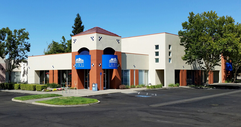 8100-8109 Fruitridge Rd, Sacramento, CA for lease - Building Photo - Image 1 of 2