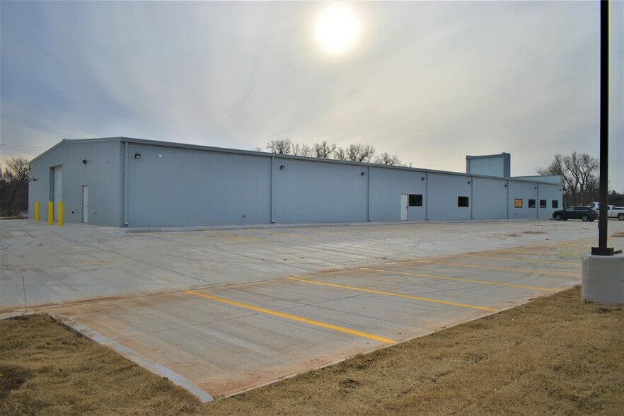 9701 Northwest Expy, Yukon, OK for sale - Building Photo - Image 3 of 22