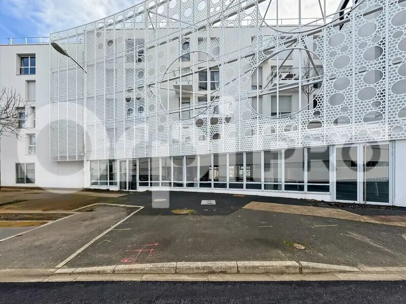Flex in La Rochelle for lease Building Photo- Image 1 of 8