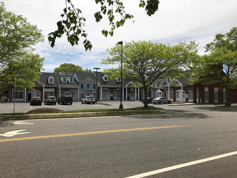 760 Main St, Center Moriches, NY for lease - Building Photo - Image 3 of 7