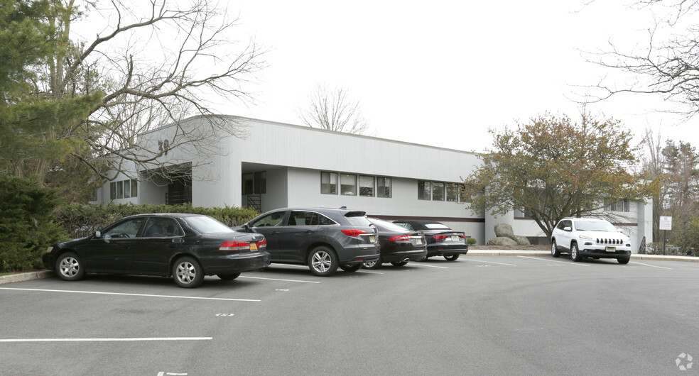 39 Avenue At the Cmn, Shrewsbury, NJ for lease - Building Photo - Image 2 of 2