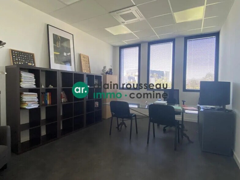 Office in Angers for sale - Interior Photo - Image 2 of 4