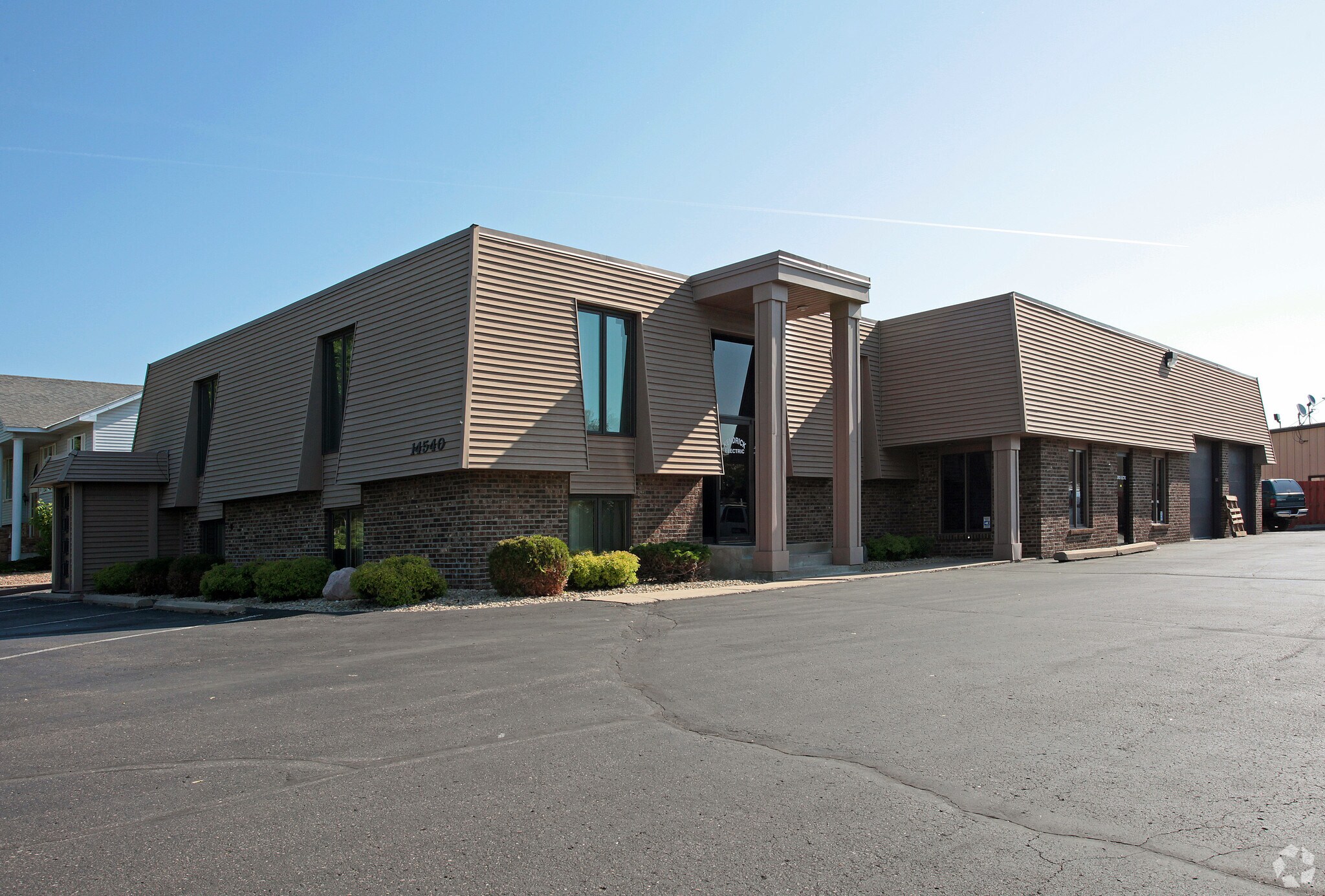 14540 Pennock Ave, Apple Valley, MN for sale Primary Photo- Image 1 of 1