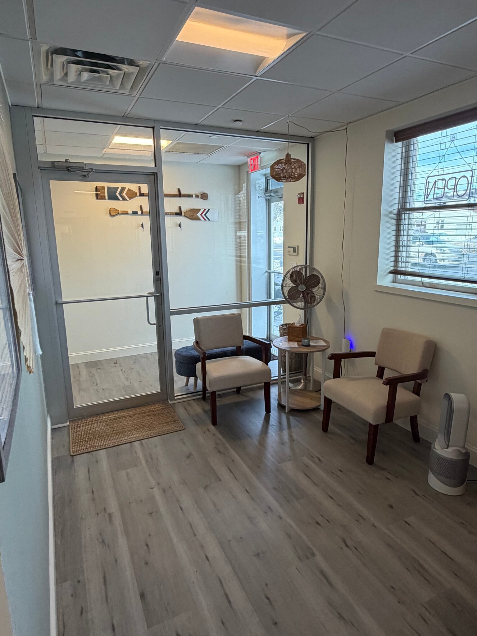 651 Old Country Rd, Plainview, NY for lease Interior Photo- Image 1 of 5