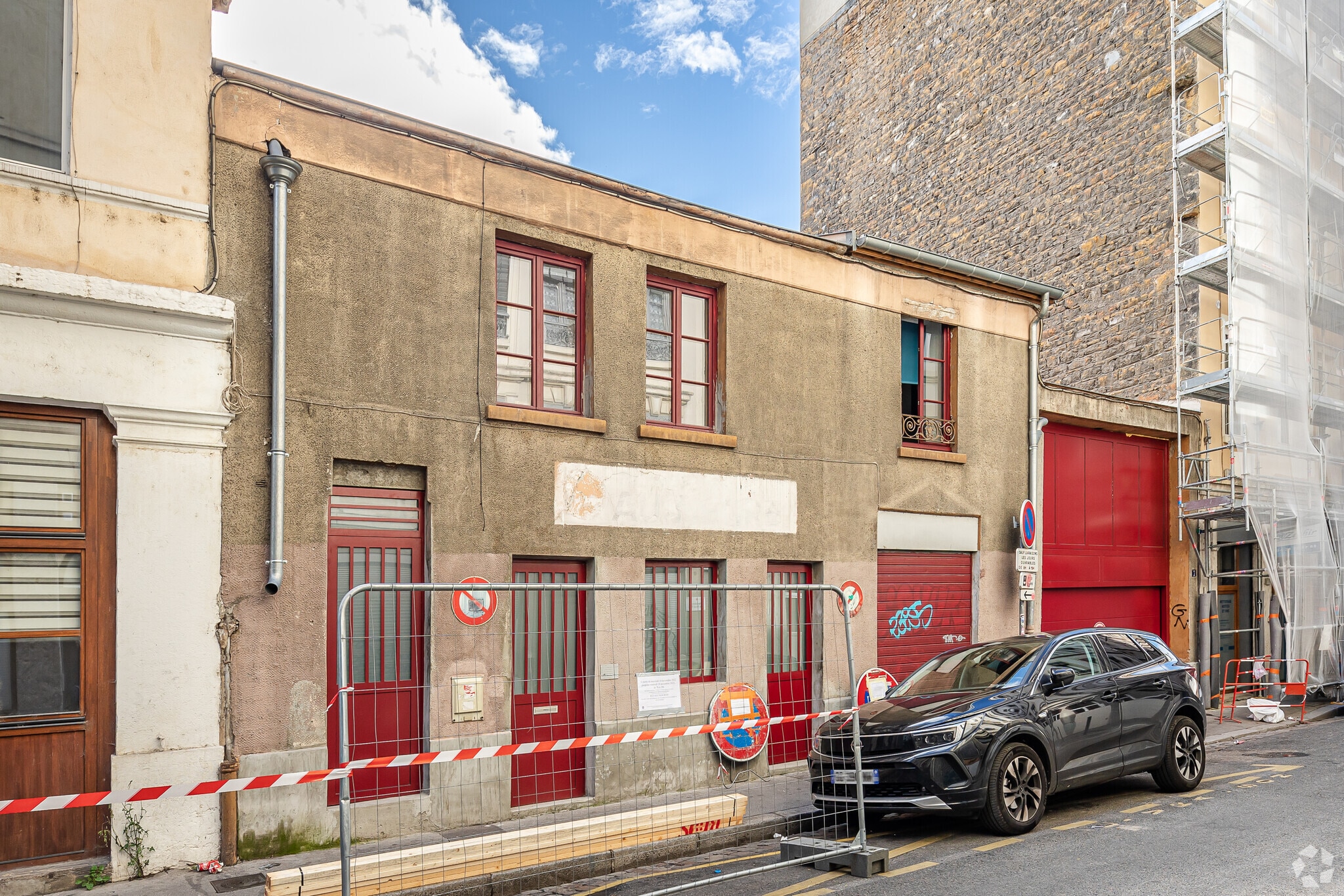 Retail in Lyon for sale Primary Photo- Image 1 of 2