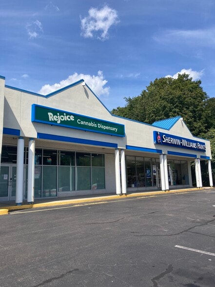 411-431 W Main St, Norwich, CT for lease - Building Photo - Image 3 of 6