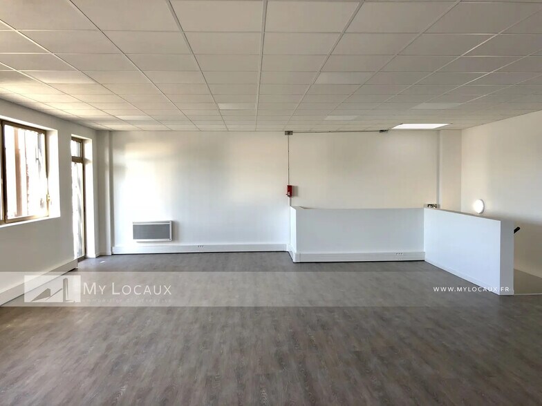 Flex in Argenteuil for lease - Building Photo - Image 3 of 12