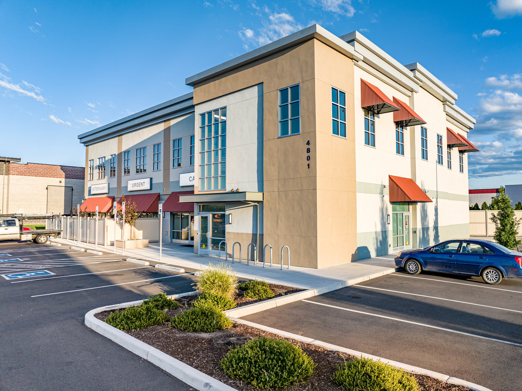 4801 Biddle Rd, Central Point, OR for lease Building Photo- Image 1 of 38